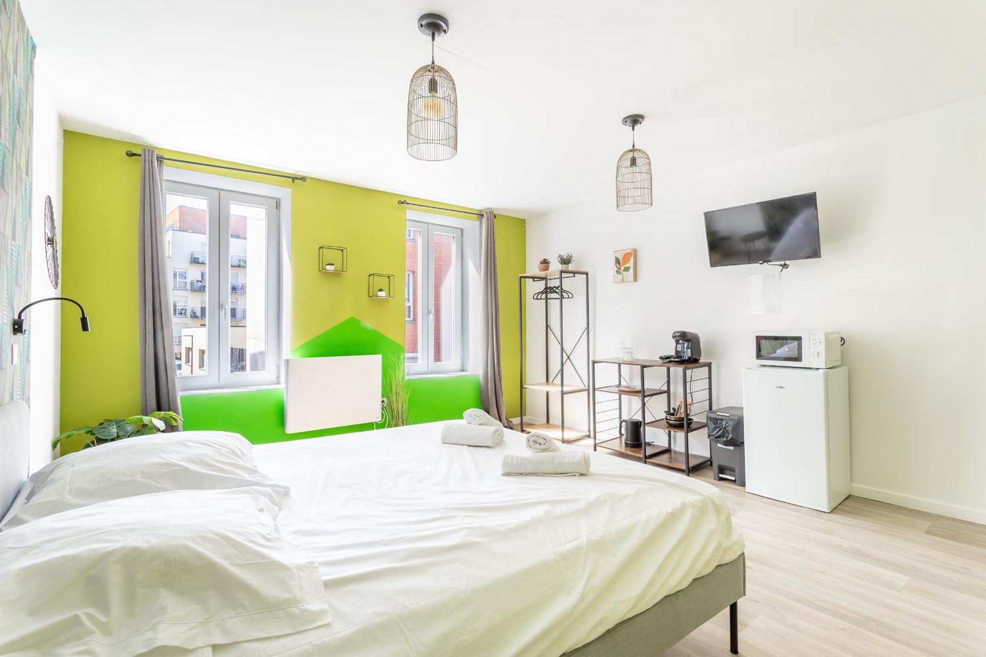 S&K Suite Grande Rue Roubaix - Chambre Spacieuse Et Sdb Privee - Netflix Et Cuisine Exterior photo