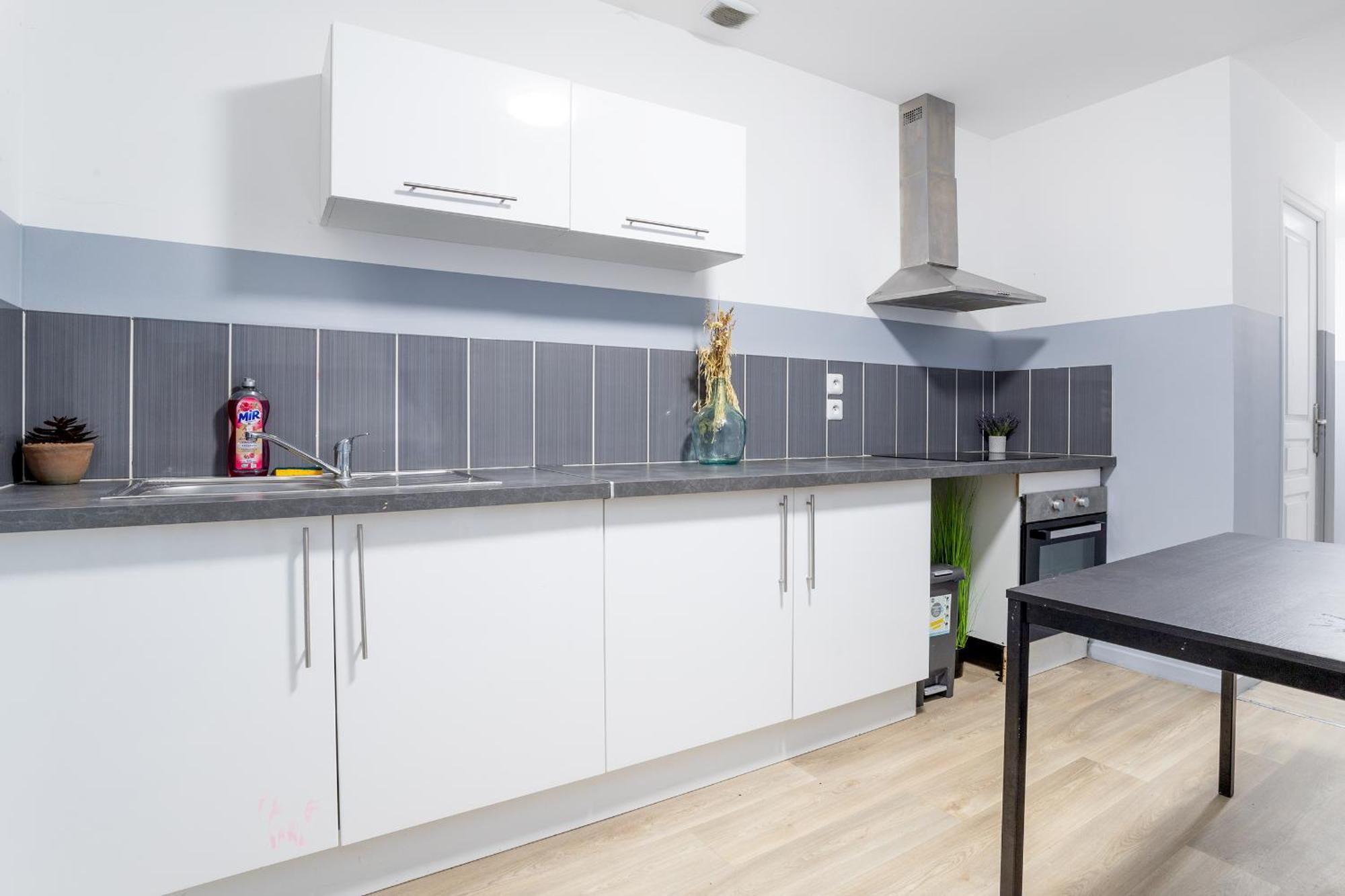 S&K Suite Grande Rue Roubaix - Chambre Spacieuse Et Sdb Privee - Netflix Et Cuisine Exterior photo